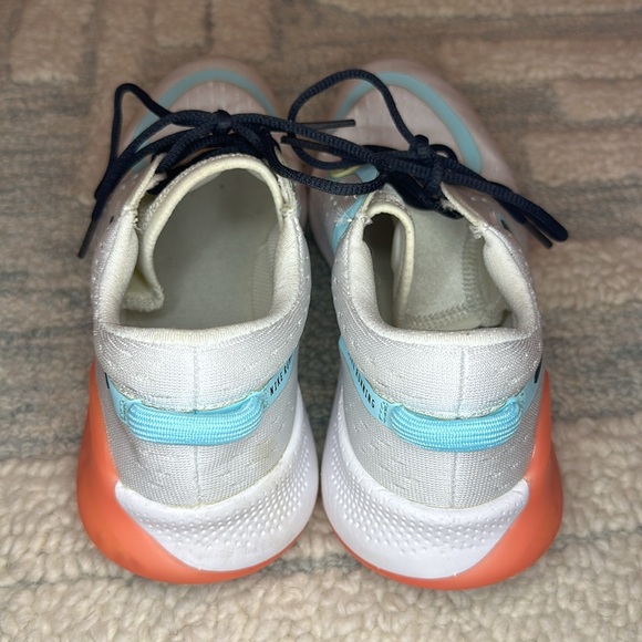 Women’s Nike Joyride Sneakers - Picture 4 of 6